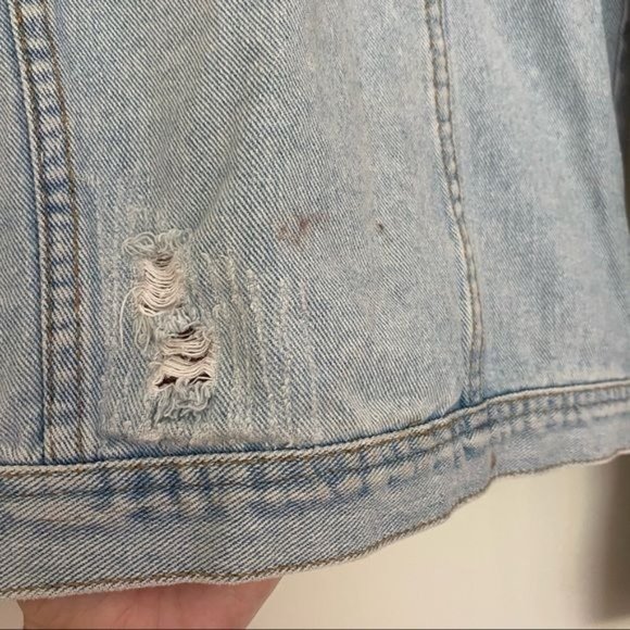 BRANDY MELVILLE Boxy Distressed Faded Denim jacket in Vintage Blue wash Sz S EUC - Picture 10 of 14